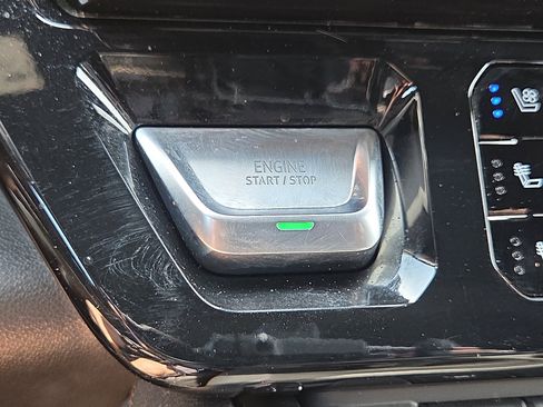 Used 2023 GMC Sierra 1500 AT4 w/ Technology Package AWD/4WD image 20