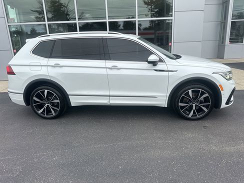 Used 2022 Volkswagen Tiguan SEL R-Line AWD/4WD image 2