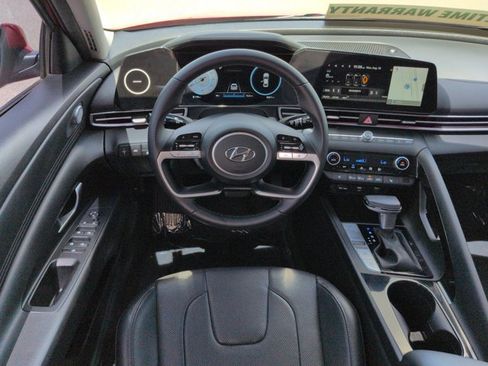 Used 2022 Hyundai Elantra Limited FWD image 16
