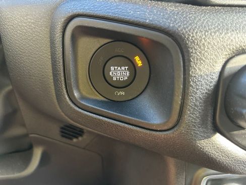 Used 2024 Jeep Gladiator Sport AWD/4WD image 14