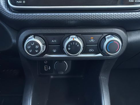 Used 2022 Nissan Kicks S FWD image 16