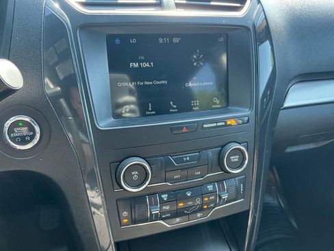 Used 2018 Ford Explorer XLT w/ Equipment Group 201A AWD/4WD image 22
