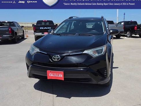 Used 2018 Toyota RAV4 LE FWD image 3