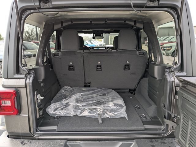 New 2026 Jeep Wrangler Unlimited Rubicon AWD/4WD image 13
