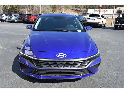 Used 2025 Hyundai Elantra SE image 7