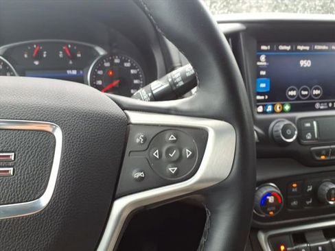 Used 2024 GMC Terrain SLT image 15