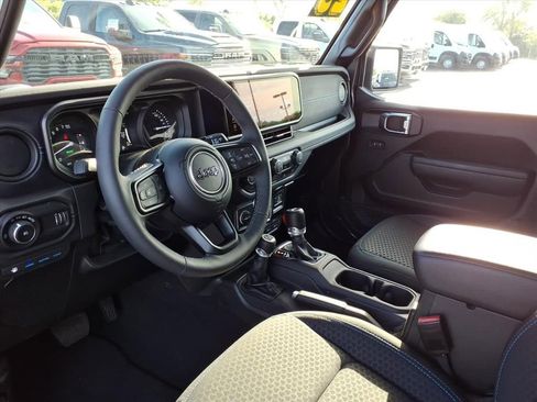 Certified 2025 Jeep Wrangler Unlimited Rubicon 4xe w/ Convenience Group AWD/4WD image 7