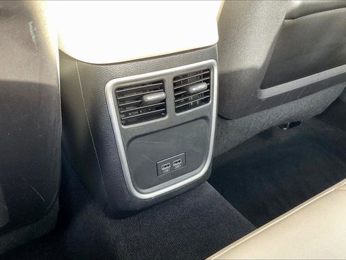 Used 2023 Chrysler 300 Touring L image 33