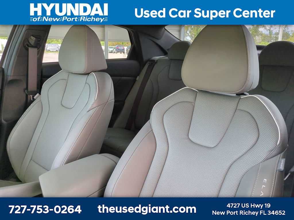 Certified 2025 Hyundai Elantra Limited FWD image 7