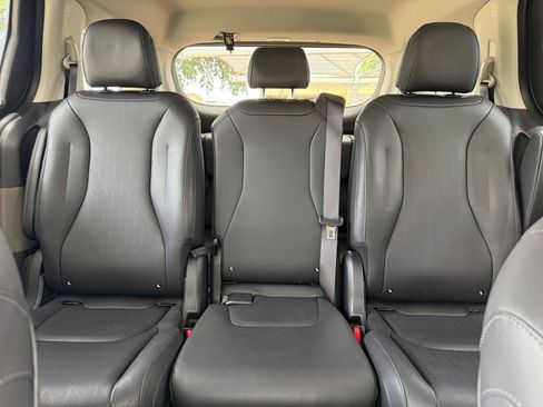Used 2026 Kia Carnival FWD image 41