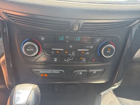 Used 2018 Ford Escape SE w/ SE Sport Appearance Package AWD/4WD image 18