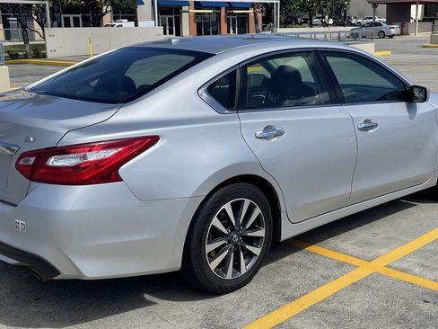 Used 2017 Nissan Altima 2.5 SV FWD image 6