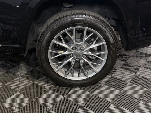 Used 2023 Jeep Grand Cherokee Summit w/ Advanced Protech Group IV AWD/4WD image 12