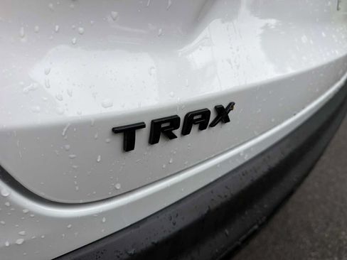 Used 2024 Chevrolet Trax RS w/ Sunroof Package FWD image 29