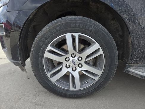 Used 2022 Ford Expedition Limited image 7