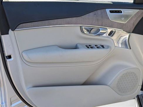 Used 2022 Volvo XC90 T6 Inscription w/ Lounge Package AWD/4WD image 11