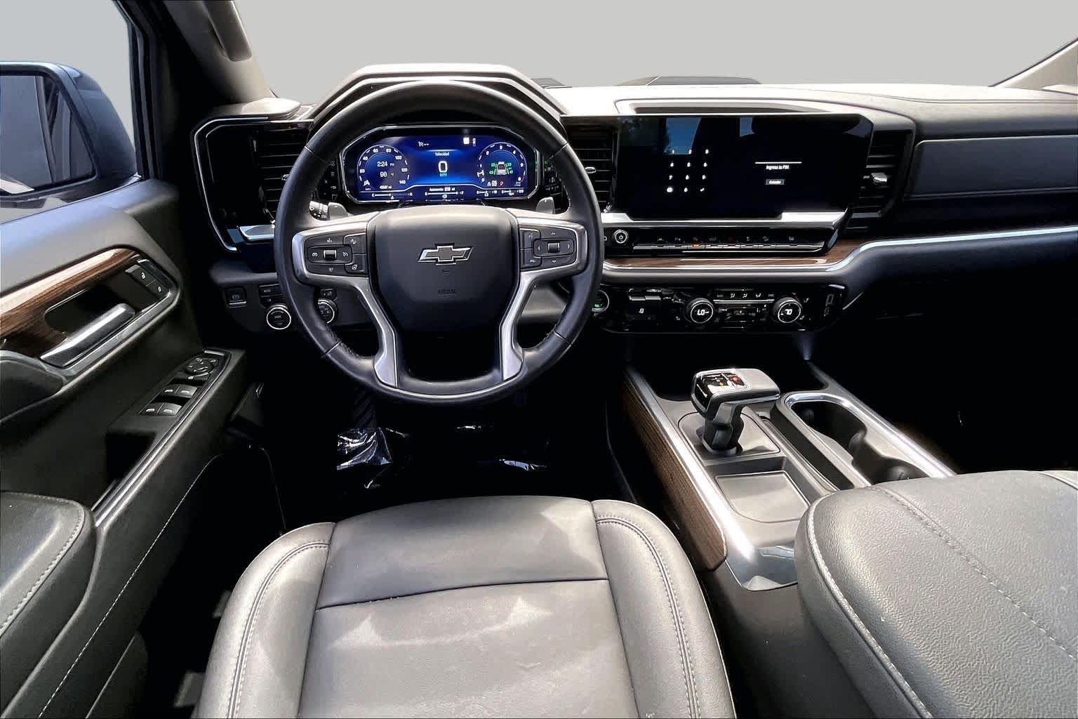 Used 2023 Chevrolet Silverado 1500 LT Trail Boss w/ LT Trail Boss Premium Package AWD/4WD image 6