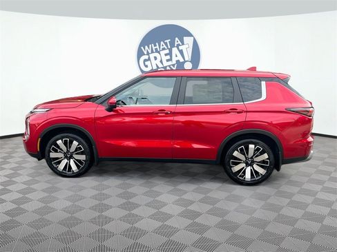 New 2025 Mitsubishi Outlander SE image 4