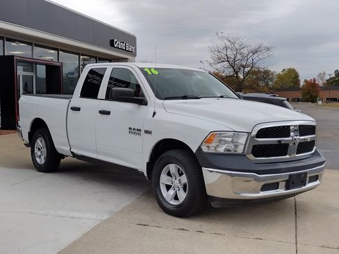 Used 2016 RAM 1500 ST w/ SXT Appearance Group image 12