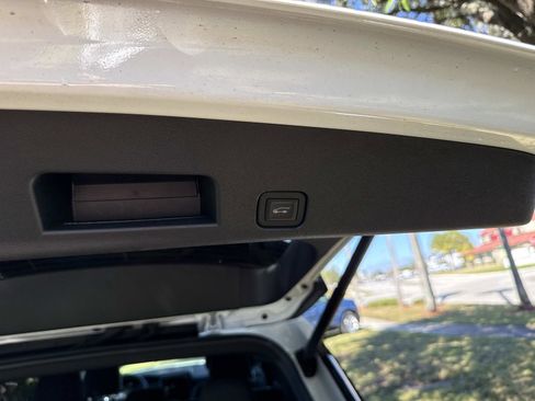 Used 2025 GMC Acadia Elevation image 13