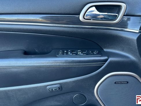 Used 2017 Jeep Grand Cherokee Overland image 11