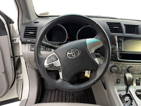 Used 2013 Toyota Highlander SE AWD/4WD image 12