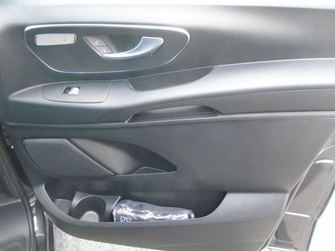 Used 2023 Mercedes-Benz Metris Metris Passenger Van Standard image 24