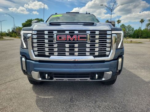 Used 2024 GMC Sierra 2500 Denali w/ Denali Reserve Package AWD/4WD image 3