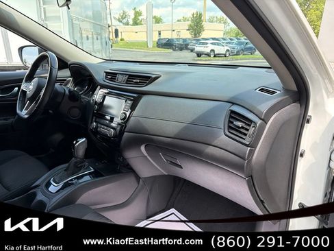 Used 2019 Nissan Rogue SV w/ Premium Package AWD/4WD image 12