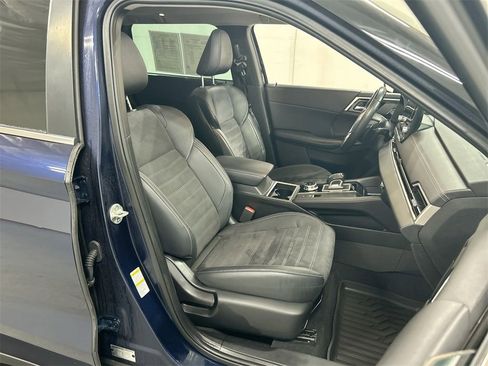 Used 2023 Mitsubishi Outlander SE image 25
