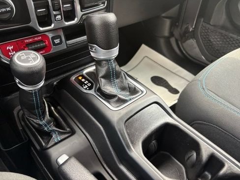 Used 2022 Jeep Wrangler Unlimited Rubicon 4xe AWD/4WD image 29