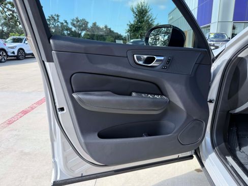 Certified 2025 Volvo XC60 B5 Plus AWD/4WD image 9