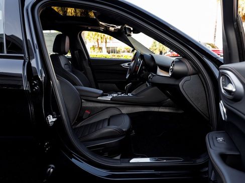 New 2025 Alfa Romeo Giulia AWD w/ Driving Assist Package image 38