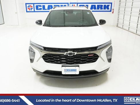 New 2026 Chevrolet Trax RS w/ Sunroof Package FWD image 2