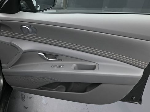 Certified 2025 Hyundai Elantra Sport image 17