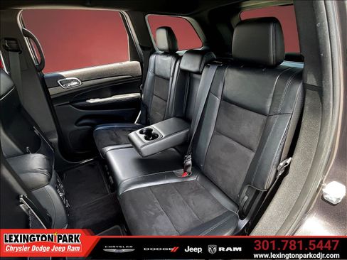 Used 2018 Jeep Grand Cherokee Altitude AWD/4WD image 21