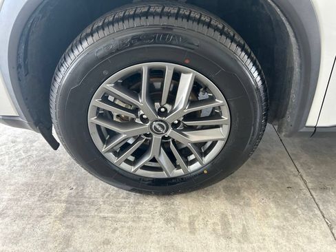 Used 2024 Nissan Rogue S FWD image 14