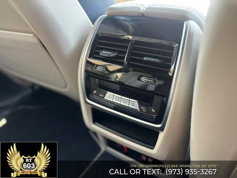 Used 2019 BMW X7 xDrive50i w/ Premium Package AWD/4WD image 16