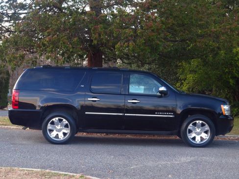Used 2010 Chevrolet Suburban LTZ image 5