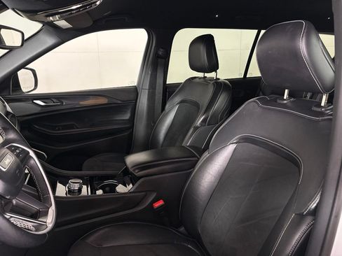 Used 2022 Jeep Grand Cherokee L Laredo RWD image 17