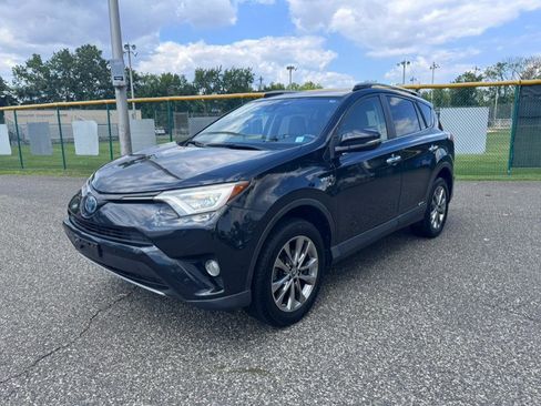 Used 2017 Toyota RAV4 Limited image 3