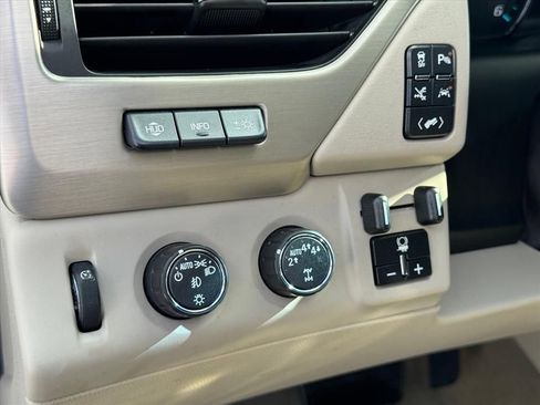 Used 2018 GMC Yukon Denali w/ Denali Ultimate Package image 19