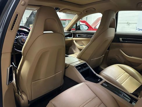 Used 2018 Porsche Panamera image 13