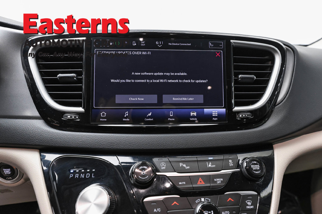 Used 2023 Chrysler Pacifica Touring-L FWD image 13