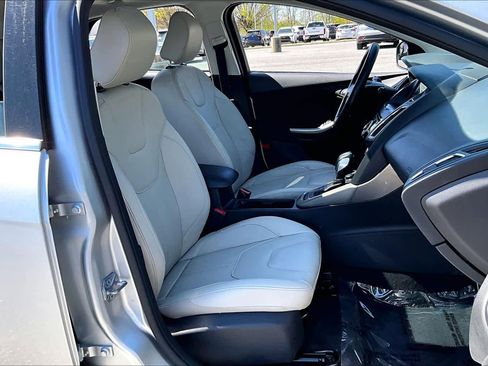 Used 2017 Ford Focus Titanium FWD image 9