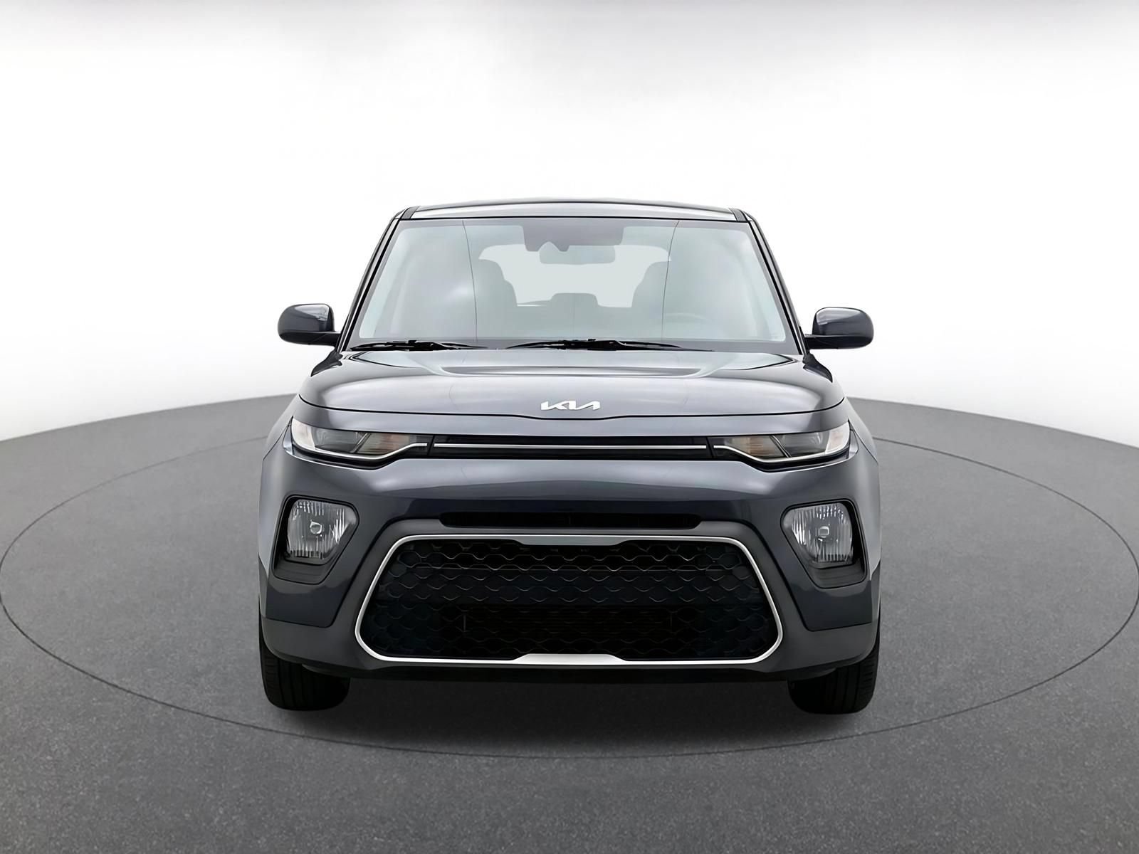Used 2025 Kia Soul LX w/ LX Technology Package FWD image 2