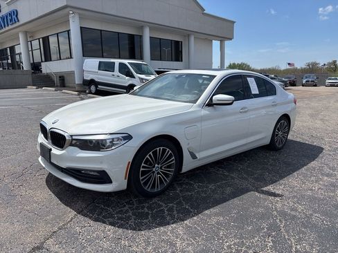 Used 2018 BMW 530e xDrive w/ Premium Package 2 image 3