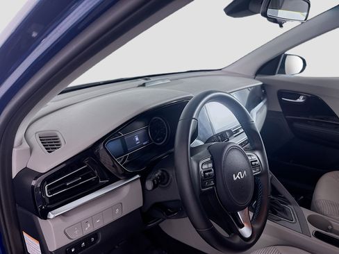 Used 2022 Kia Niro LXS image 23
