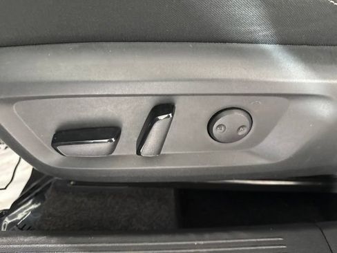 Used 2024 Nissan Rogue SV FWD image 18