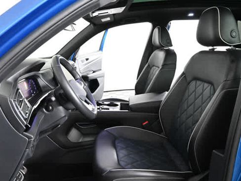 Used 2024 Volkswagen Atlas Cross Sport SEL Premium R-Line image 23